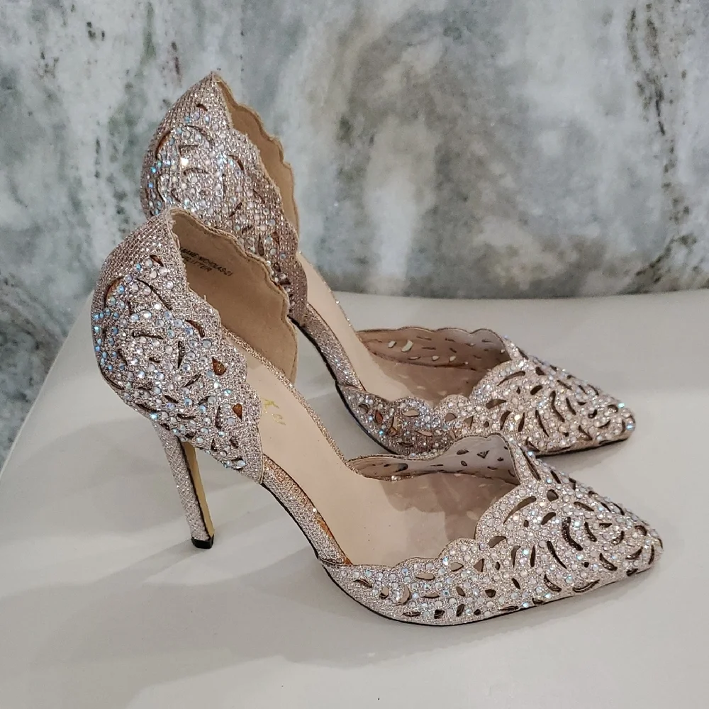 Celeste Gold Heels with Elegant Laser-Cut Design Sz 7 Wedding Graduation. - Picture 4 of 16